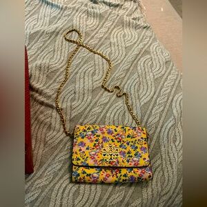 Tory Burch Crossbody
Like New; Hardly Used
Colors: yellow, green, purple